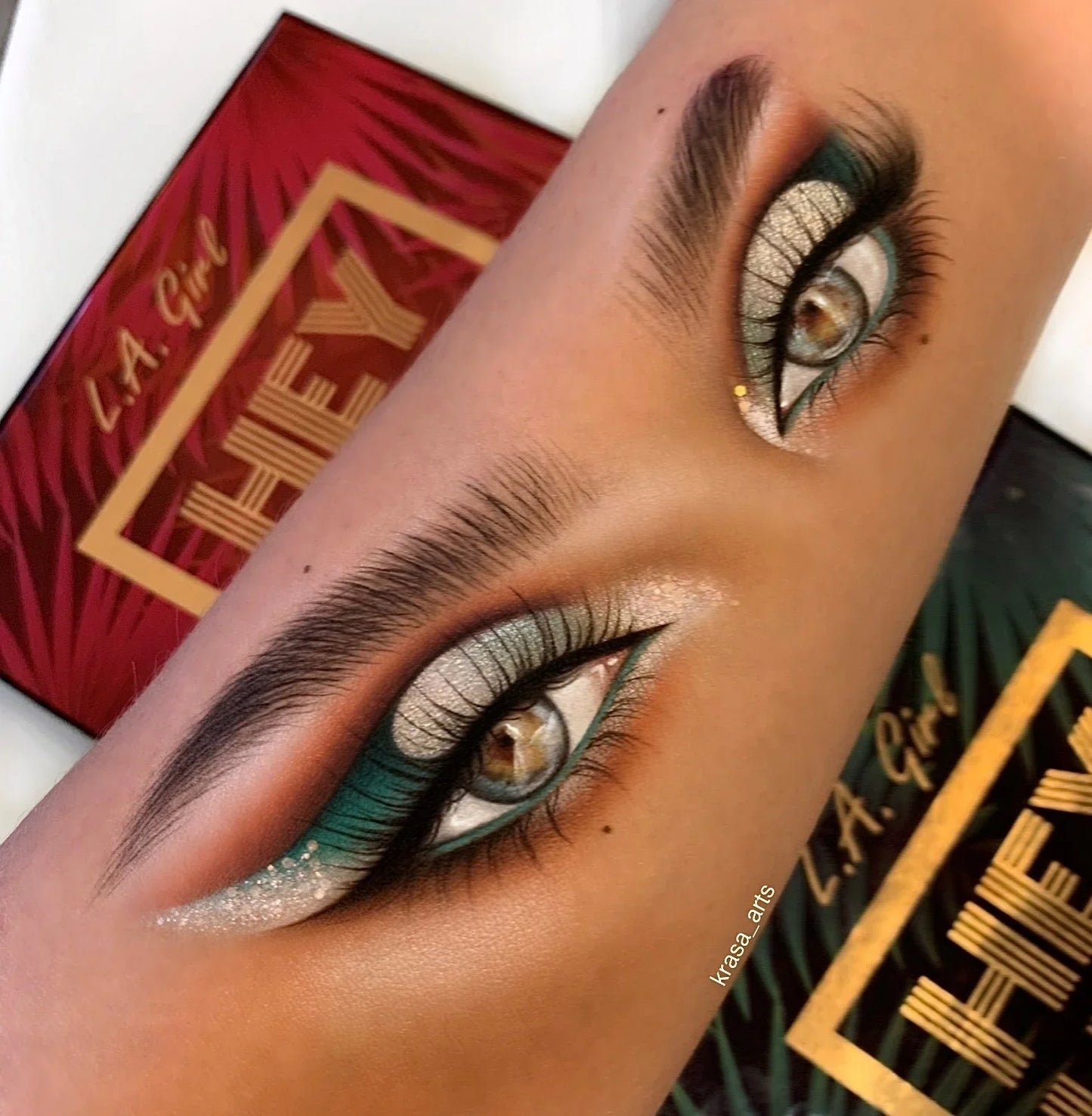 Hey Hey Vacay Eyeshadow Palette